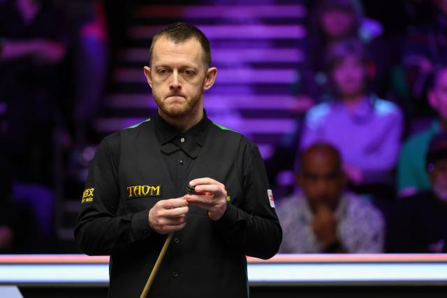 (251202) -- YORK, Dec. 2, 2025 (Xinhua) -- Mark Allen of Northern Ireland competes during the first round match against Scott Donaldson of Scotland at the 2025 UK Snooker Championship in York, Britain, Dec. 1, 2025. (Photo by Zhai Zheng/Xinhua)