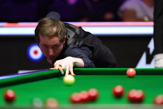 (251202) -- YORK, Dec. 2, 2025 (Xinhua) -- Scott Donaldson of Scotland competes during the first round match against Mark Allen of Northern Ireland at the 2025 UK Snooker Championship in York, Britain, Dec. 1, 2025. (Photo by Zhai Zheng/Xinhua)