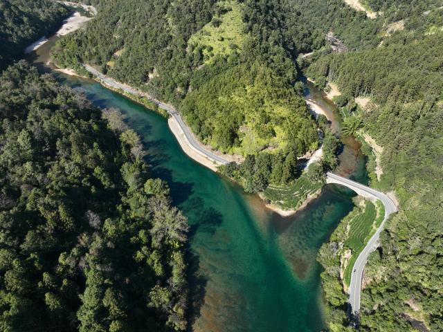 (251202) -- WUYISHAN, Dec. 2, 2025 (Xinhua) -- This aerial drone photo taken on Dec. 1, 2025 shows the scenery of the Jiuqu River at Wuyishan National Park in southeast China's Fujian Province. (Xinhua/Jiang Kehong)
