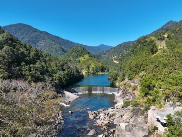 (251202) -- WUYISHAN, Dec. 2, 2025 (Xinhua) -- This aerial drone photo taken on Dec. 1, 2025 shows the scenery of the Jiuqu River at Wuyishan National Park in southeast China's Fujian Province. (Xinhua/Jiang Kehong)