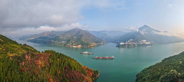 (251202) -- BEIJING, Dec. 2, 2025 (Xinhua) -- An aerial panoramic photo taken on Dec. 1, 2025 shows vessels sailing in waters near Shuping Village of Zigui County, Yichang, central China's Hubei Province. (Photo by Wang Gang/Xinhua)