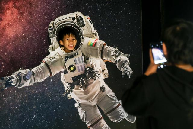 (251202) -- YANGON, Dec. 2, 2025 (Xinhua) -- A child poses for a photo at the Space Museum in Yangon, Myanmar, Dec. 2, 2025. Myanmar inaugurated the Space Museum in Yangon on Sunday. It features exhibits on deep-space exploration, the space station, rockets launched into space, orbiting satellites, spacecraft and astronauts, planets, constellations, and other space-related topics. (Xinhua/Myo Kyaw Soe)