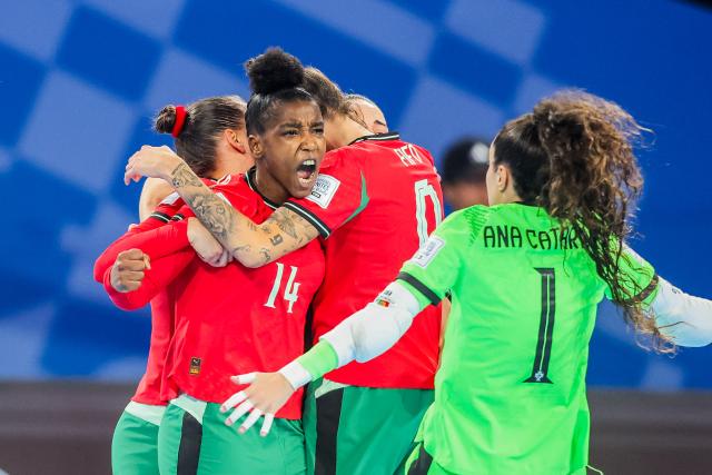 (251202) -- PASIG CITY, Dec. 2, 2025 (Xinhua) -- Players of Portugal celebrate after scoring a goal during the quarterfinal match between Portugal and Italy at the FIFA Futsal Women's World Cup 2025 in Pasig City, the Philippines, on Dec. 2, 2025. (Xinhua/Rouelle Umali)