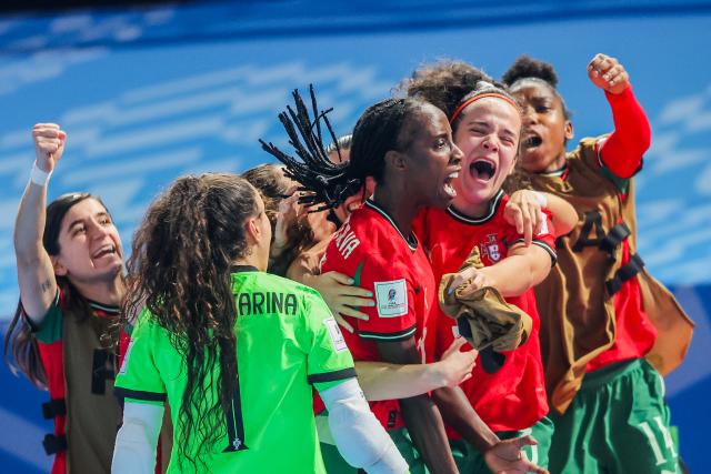 (251202) -- PASIG CITY, Dec. 2, 2025 (Xinhua) -- Players of Portugal celebrate after scoring a goal during the quarterfinal match between Portugal and Italy at the FIFA Futsal Women's World Cup 2025 in Pasig City, the Philippines, on Dec. 2, 2025. (Xinhua/Rouelle Umali)