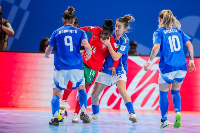 (251202) -- PASIG CITY, Dec. 2, 2025 (Xinhua) -- Lidia Moreira (2nd L) of Portugal competes during the quarterfinal match between Portugal and Italy at the FIFA Futsal Women's World Cup 2025 in Pasig City, the Philippines, on Dec. 2, 2025. (Xinhua/Rouelle Umali)