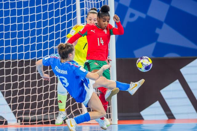 (251202) -- PASIG CITY, Dec. 2, 2025 (Xinhua) -- Lidia Moreira (R) of Portugal competes during the quarterfinal match between Portugal and Italy at the FIFA Futsal Women's World Cup 2025 in Pasig City, the Philippines, on Dec. 2, 2025. (Xinhua/Rouelle Umali)