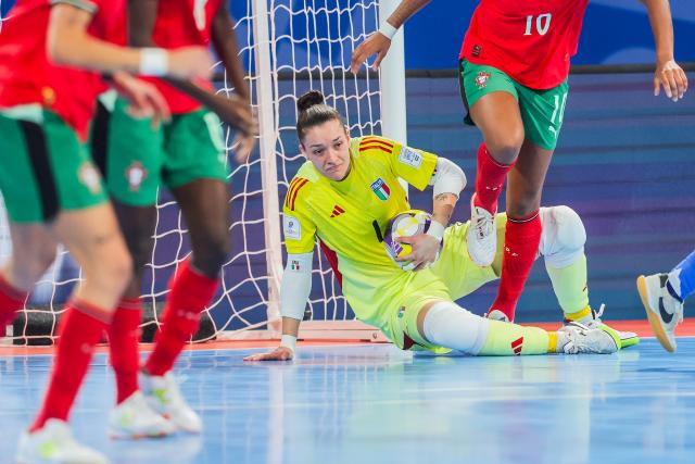 (251202) -- PASIG CITY, Dec. 2, 2025 (Xinhua) -- Ana Sestari (back), goalkeeper of Italy competes during the quarterfinal match between Portugal and Italy at the FIFA Futsal Women's World Cup 2025 in Pasig City, the Philippines, on Dec. 2, 2025. (Xinhua/Rouelle Umali)