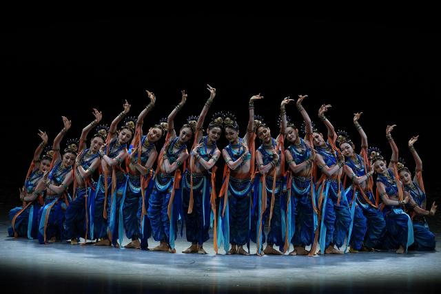 (251202) -- BEIJING, Dec. 2, 2025 (Xinhua) -- Artists of China National Opera House perform in the dance drama "Qiuci" in Beijing, capital of China, Dec. 2, 2025. (Xinhua/Xing Guangli)