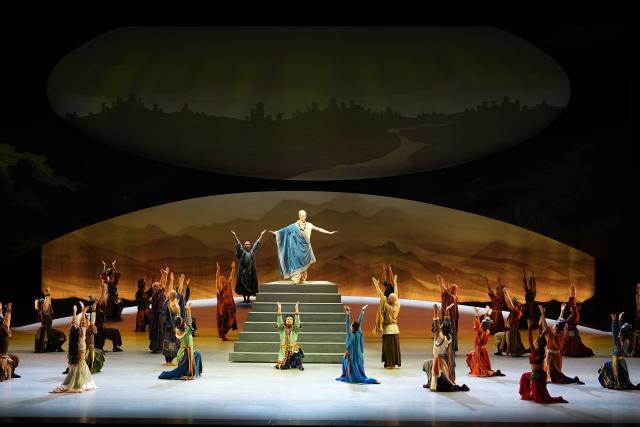 (251202) -- BEIJING, Dec. 2, 2025 (Xinhua) -- Artists of China National Opera House perform in the dance drama "Qiuci" in Beijing, capital of China, Dec. 2, 2025. (Xinhua/Xing Guangli)