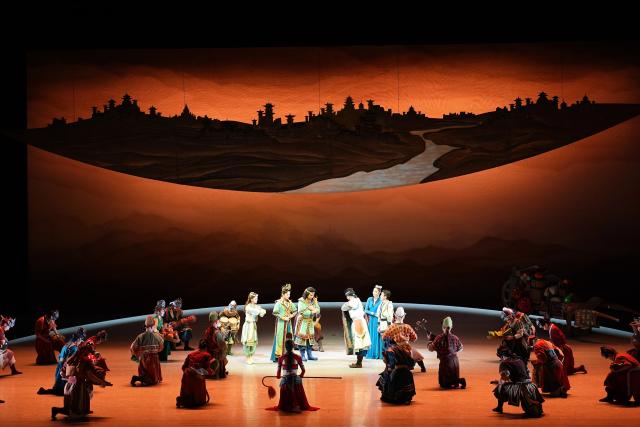 (251202) -- BEIJING, Dec. 2, 2025 (Xinhua) -- Artists of China National Opera House perform in the dance drama "Qiuci" in Beijing, capital of China, Dec. 2, 2025. (Xinhua/Xing Guangli)