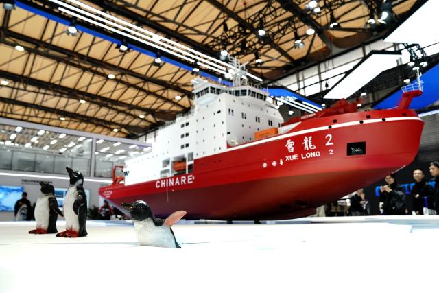 (251202) -- SHANGHAI, Dec. 2, 2025 (Xinhua) -- People visit a model of China's polar research icebreaker Xuelong 2, or Snow Dragon 2, at an exhibition of the Marintec China 2025 at Shanghai New International Expo Center in Shanghai, east China, Dec. 2, 2025. Attracting over 2,200 enterprises from 16 countries and regions, the event kicked off here on Tuesday and will last until Dec. 5, 2025. (Xinhua/Zhang Jiansong)
