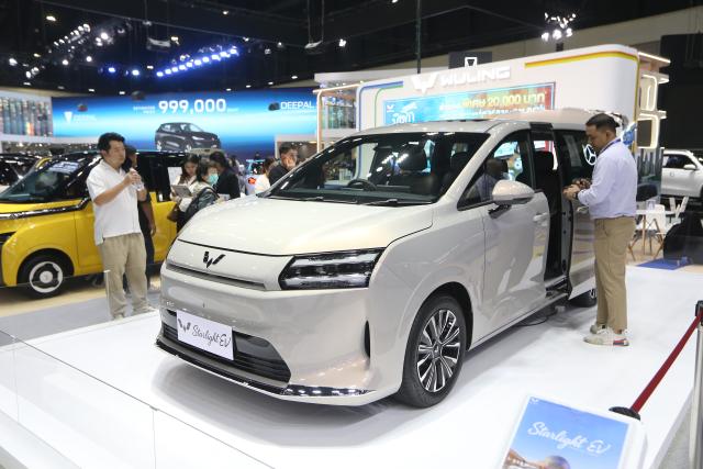 (251202) -- BANGKOK, Dec. 2, 2025 (Xinhua) -- People visit the 42nd Thailand International Motor Expo in Bangkok, Thailand, Dec. 2, 2025. (Xinhua/Rachen Sageamsak)