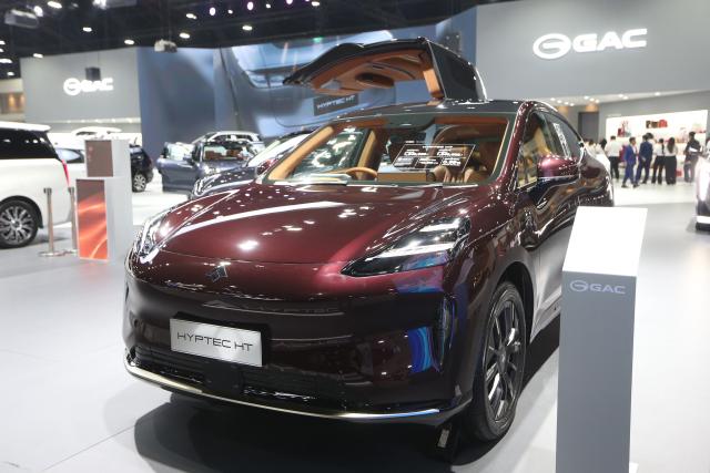 (251202) -- BANGKOK, Dec. 2, 2025 (Xinhua) -- This photo taken on Dec. 2, 2025 shows an electric car displayed at the 42nd Thailand International Motor Expo in Bangkok, Thailand. (Xinhua/Rachen Sageamsak)