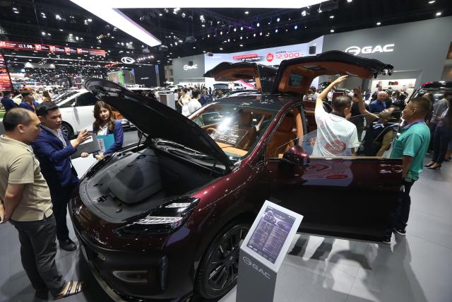 (251202) -- BANGKOK, Dec. 2, 2025 (Xinhua) -- People visit the 42nd Thailand International Motor Expo in Bangkok, Thailand, Dec. 2, 2025. (Xinhua/Rachen Sageamsak)