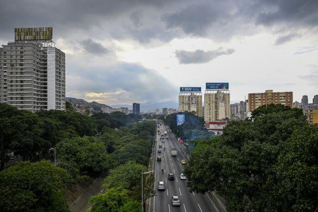 (251202) -- CARACAS, Dec. 2, 2025 (Xinhua) -- This photo taken on Dec. 2, 2025 shows a city view of Caracas, Venezuela. (Xinhua/Li Muzi)