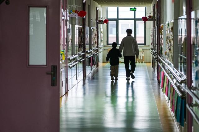 (251203) -- JINAN, Dec. 3, 2025 (Xinhua) -- A teacher walks with a child at the Special Education Experimental Kindergarten of Yinan County in the city of Linyi, east China's Shandong Province, Oct. 11, 2025.
  China is home to more than 85 million people with disabilities, accounting for about 6 percent of its total population.
   Disability-inclusive education ensures that students with disabilities learn alongside their peers without disabilities in mainstream settings -- via the necessary support and accommodation.
  TO GO WITH "China Focus: Inclusive education empowering children with and without disabilities in China" (Xinhua/Zhu Zheng)