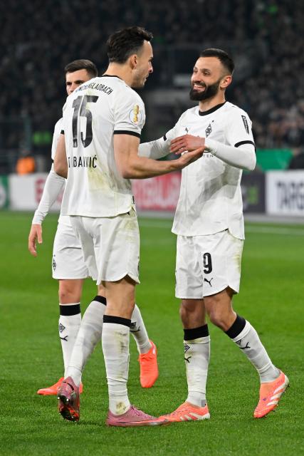 (251203) -- MOENCHENGLADBACH, Dec. 3, 2025 (Xinhua) -- Haris Tabakovic (C) of Borussia Moenchengladbach celebrates scoring with teammates during the German Cup football round of 16 match between Borussia Moenchengladbach and FC St. Pauli in Moenchengladbach, Germany, Dec. 2, 2025. (Photo by Ulrich Hufnagel/Xinhua)