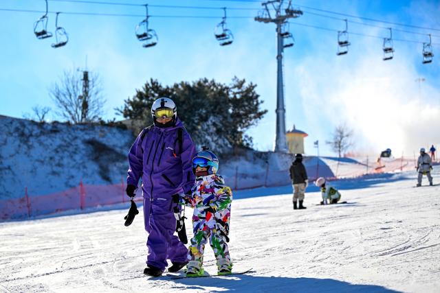 (251203) -- TIANJIN, Dec. 3, 2025 (Xinhua) -- A child skis at a ski resort in Jizhou District, north China's Tianjin, Dec. 2, 2025. In recent years, authorities in Jizhou District of Tianjin, which sits on the east section of the Yanshan Mountain, have been boosting ice and snow tourism by exploring local resources and improving service infrastructure. (Xinhua/Zhao Zishuo)
