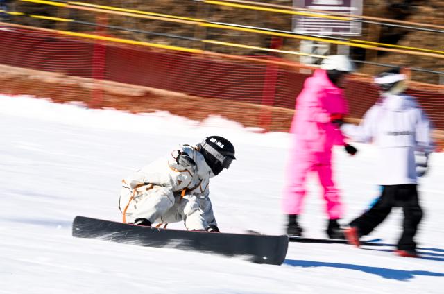 (251203) -- TIANJIN, Dec. 3, 2025 (Xinhua) -- A visitor skis at a ski resort in Jizhou District, north China's Tianjin, Dec. 2, 2025. In recent years, authorities in Jizhou District of Tianjin, which sits on the east section of the Yanshan Mountain, have been boosting ice and snow tourism by exploring local resources and improving service infrastructure. (Xinhua/Zhao Zishuo)