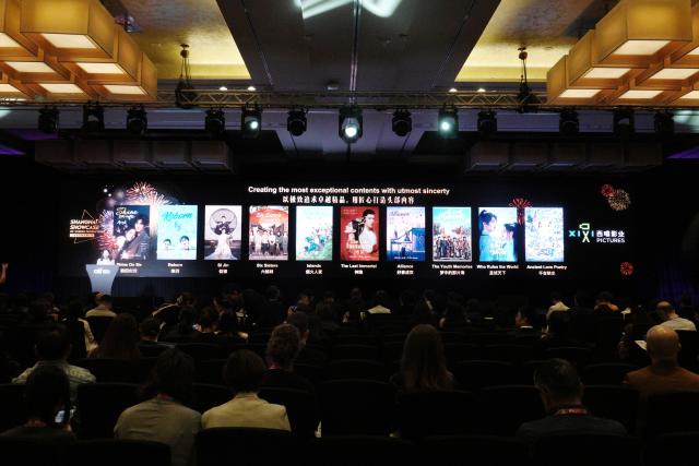 (251203) -- SINGAPORE, Dec. 3, 2025 (Xinhua) -- People attend the "Shanghai Showcase of Screen Productions" as part of the 26th Asia TV Forum and Market (ATF) held in Singapore on Dec. 3, 2025. China mounted its largest presence to date at the 26th ATF as the event held its opening ceremony on Wednesday, drawing strong interest from buyers and producers worldwide.
  The China Pavilion has expanded to 270 square meters this year, with 24 participating companies, both record highs. The pavilion is showcasing 156 Chinese-language titles, spanning TV series, micro dramas, films, documentaries, animation and variety shows. (Photo by Then Chih Wey/Xinhua)