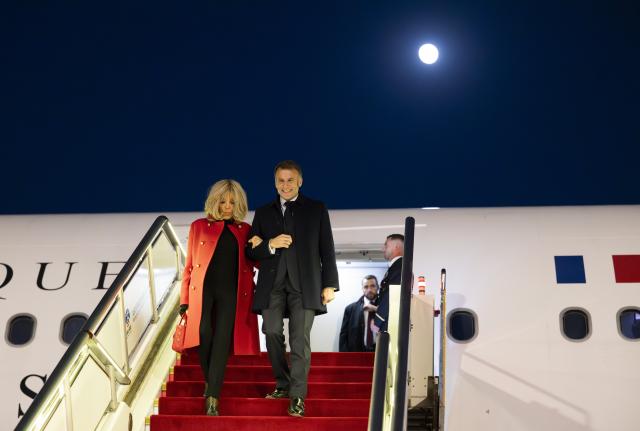 (251203) -- BEIJING, Dec. 3, 2025 (Xinhua) -- French President Emmanuel Macron arrives in Beijing, capital of China, Dec. 3, 2025. At the invitation of Chinese President Xi Jinping, Macron arrived here on Wednesday for a state visit to China through Friday. (Xinhua/Cai Yang)