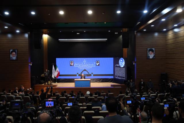 (251203) -- TEHRAN, Dec. 3, 2025 (Xinhua) -- This photo taken on Dec. 2, 2025 shows the scene during a press conference in Tehran, Iran. Iranian Parliament Speaker Mohammad Bagher Ghalibaf said on Tuesday that the main problem preventing the resumption of talks between Iran and the United States is the latter's "excessive demands."
   He made the remarks at a press conference in the Iranian capital, Tehran, on the occasion of the National Parliament Day, while elaborating on the reasons preventing the resumption of nuclear negotiations with the United States.
   Ghalibaf said the United States does not want to negotiate but instead aims to impose its demands and force Iran to give in. (Xinhua/Shadati)