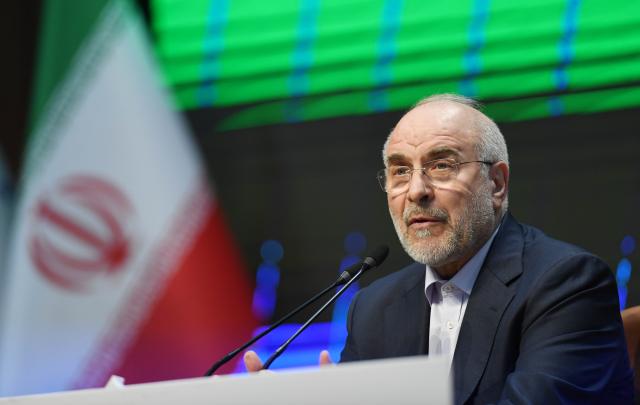 (251203) -- TEHRAN, Dec. 3, 2025 (Xinhua) -- Iranian Parliament Speaker Mohammad Bagher Ghalibaf speaks at a press conference in Tehran, Iran, Dec. 2, 2025. Ghalibaf said on Tuesday that the main problem preventing the resumption of talks between Iran and the United States is the latter's "excessive demands."
   He made the remarks at a press conference in the Iranian capital, Tehran, on the occasion of the National Parliament Day, while elaborating on the reasons preventing the resumption of nuclear negotiations with the United States.
   Ghalibaf said the United States does not want to negotiate but instead aims to impose its demands and force Iran to give in. (Xinhua/Shadati)