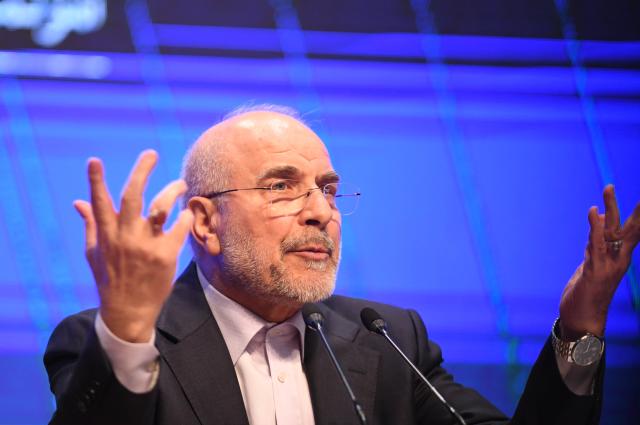 (251203) -- TEHRAN, Dec. 3, 2025 (Xinhua) -- Iranian Parliament Speaker Mohammad Bagher Ghalibaf speaks at a press conference in Tehran, Iran, Dec. 2, 2025. Ghalibaf said on Tuesday that the main problem preventing the resumption of talks between Iran and the United States is the latter's "excessive demands."
   He made the remarks at a press conference in the Iranian capital, Tehran, on the occasion of the National Parliament Day, while elaborating on the reasons preventing the resumption of nuclear negotiations with the United States.
   Ghalibaf said the United States does not want to negotiate but instead aims to impose its demands and force Iran to give in. (Xinhua/Shadati)