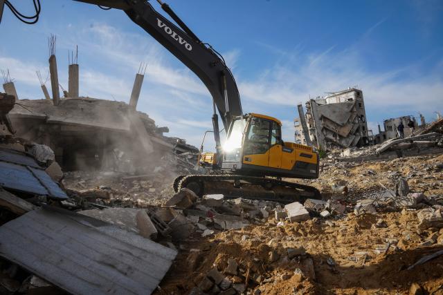 (251203) -- GAZA, Dec. 3, 2025 (Xinhua) -- A man operating heavy machinery searches for the remains of an Israeli detainee in the Jabalia area of northern Gaza Strip, on Dec. 3, 2025. (Photo by Rizek Abdeljawad/Xinhua)