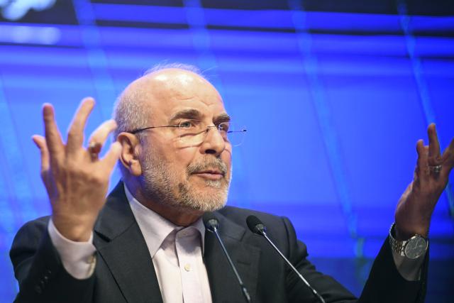 (251204) -- BEIJING, Dec. 4, 2025 (Xinhua) -- Iranian Parliament Speaker Mohammad Bagher Ghalibaf speaks at a press conference in Tehran, Iran, Dec. 2, 2025. Ghalibaf said on Tuesday that the main problem preventing the resumption of talks between Iran and the United States is the latter's "excessive demands."
   He made the remarks at a press conference in the Iranian capital, Tehran, on the occasion of the National Parliament Day, while elaborating on the reasons preventing the resumption of nuclear negotiations with the United States.
   Ghalibaf said the United States does not want to negotiate but instead aims to impose its demands and force Iran to give in. (Xinhua/Shadati)