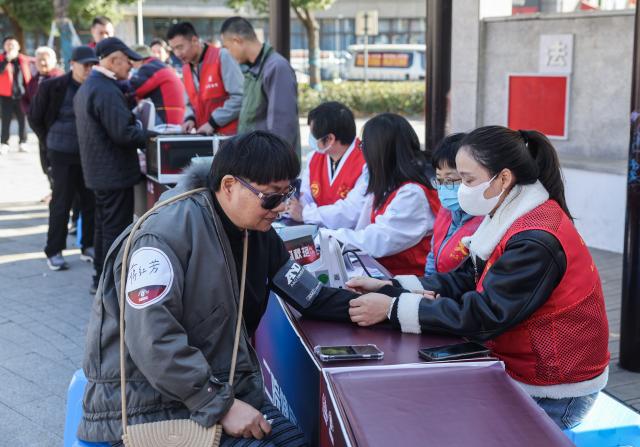 (251204) -- JIAXING, Dec. 4, 2025 (Xinhua) -- Volunteers measure blood pressure for visually-impaired people, which is part of a local International Day of Persons with Disabilities activity, in Jiaxing, east China's Zhejiang Province, Dec. 3, 2025. Wednesday marks the 34th International Day of Persons with Disabilities. Visually-impaired people enjoyed a barrier-free version of the movie "One and Only" here in Nanhu District of Jiaxing. The activity was under the Cinema of Light, a volunteer project initiated by faculty and students of the Communication University of China (CUC) in 2017 to produce films with voice descriptions of the visual content. (Xinhua/Xu Yu)