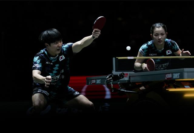 (251204) -- CHENGDU, Dec. 4, 2025 (Xinhua) -- Park Ganghyeon(L)/Kim Nayeong of South Korea compete during the mixed doubles match against Lin Shidong/Kuai Man of China during the stage 2 group match between China and South Korea at the ITTF Mixed Team World Cup 2025 in Chengdu, southwest China's Sichuan Province, Dec. 4, 2025. (Xinhua/Wang Ying)