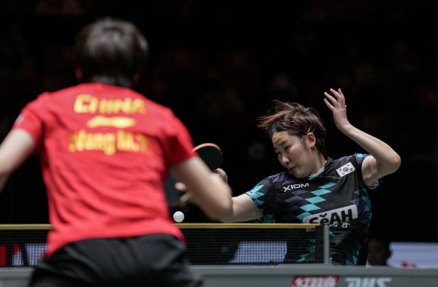 (251204) -- CHENGDU, Dec. 4, 2025 (Xinhua) -- Lee Eunhye of South Korea hits a return during the women's singles match against Wang Manyu of China during the stage 2 group match between China and South Korea at the ITTF Mixed Team World Cup 2025 in Chengdu, southwest China's Sichuan Province, Dec. 4, 2025. (Xinhua/Wang Ying)