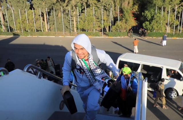 (251204) -- SANAA, Dec. 4, 2025 (Xinhua) -- This video screenshot shows sailors of cargo vessel Eternity C boarding a plane at the Sanaa International Airport, in Sanaa, Yemen, on Dec. 3, 2025.
  Yemen's Houthi group on Wednesday released 10 sailors, including nine Filipinos, nearly five months after they were detained following the sinking of the cargo vessel Eternity C in the Red Sea off western Yemen.
   Al-Masirah TV, the Houthi-run channel, reported that the "crew of the Eternity C was released through Omani mediation and the sailors were transferred from Sanaa to the Omani capital Muscat." (Houthi Media Center/Handout via Xinhua)