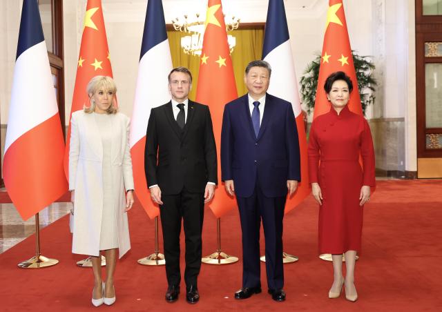 (251204) -- BEIJING, Dec. 4, 2025 (Xinhua) -- Chinese President Xi Jinping and his wife Peng Liyuan pose for photos with French President Emmanuel Macron and his wife Brigitte Macron ahead of talks between the two leaders in Beijing, capital of China, Dec. 4, 2025. Xi held talks with Macron, who is on a state visit to China, at the Great Hall of the People in Beijing on Thursday. (Xinhua/Huang Jingwen)