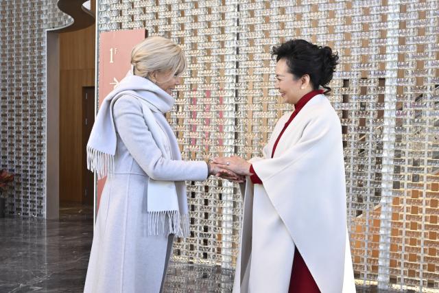 (251204) -- BEIJING, Dec. 4, 2025 (Xinhua) -- Peng Liyuan, wife of Chinese President Xi Jinping, and Brigitte Macron, wife of French President Emmanuel Macron, visit the Beijing People's Art Theatre in Beijing, capital of China, Dec. 4, 2025. Brigitte is accompanying the French president on his state visit to China. (Xinhua/Li Xiang)