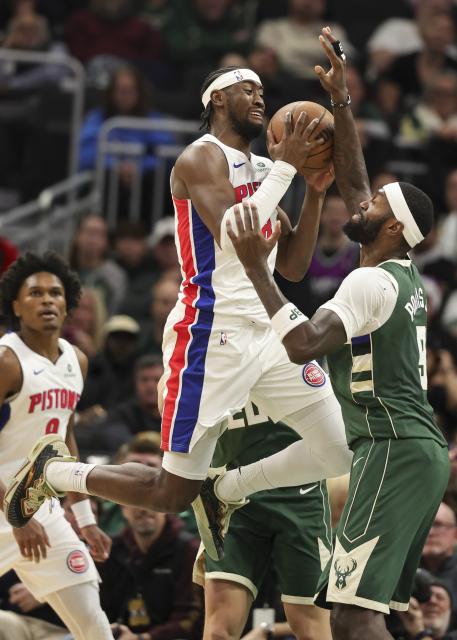 (251204) -- MILWAUKEE, Dec. 4, 2025 (Xinhua) -- Caris Levert (top) of Detroit Pistons breaks through during the 2025-2026 NBA regular season game between Milwaukee Bucks and Detroit Pistons in Milwaukee, the United States, on Dec. 3, 2025. (Photo by Joel Lerner/Xinhua)