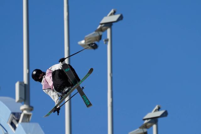(251204) -- BEIJING, Dec. 4, 2025 (Xinhua) -- Xiong Wenhui of China competes during the women's freeski qualification at the 2025-2026 FIS Snowboard & Freeski Big Air World Cup in Beijing, capital of China, on Dec. 4, 2024. (Xinhua/Xie Han)