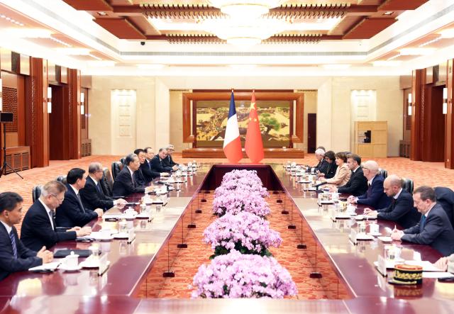 (251204) -- BEIJING, Dec. 4, 2025 (Xinhua) -- Zhao Leji, chairman of the National People's Congress Standing Committee, meets with French President Emmanuel Macron in Beijing, capital of China, Dec. 4, 2025. (Xinhua/Liu Weibing)