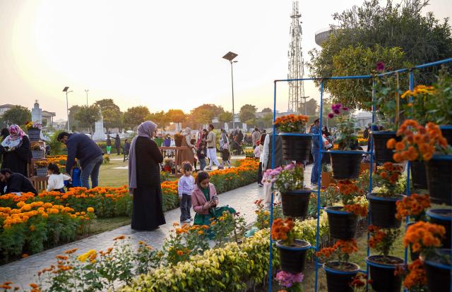 (251204) -- ISLAMABAD, Dec. 4, 2025 (Xinhua) -- People visit a flower show in Islamabad, capital of Pakistan, on Dec. 4, 2025. (Photo by Daniyal Khan Jadoon/Xinhua)