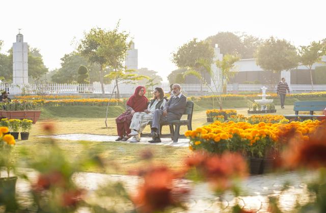 (251204) -- ISLAMABAD, Dec. 4, 2025 (Xinhua) -- People visit a flower show in Islamabad, capital of Pakistan, on Dec. 4, 2025. (Photo by Daniyal Khan Jadoon/Xinhua)