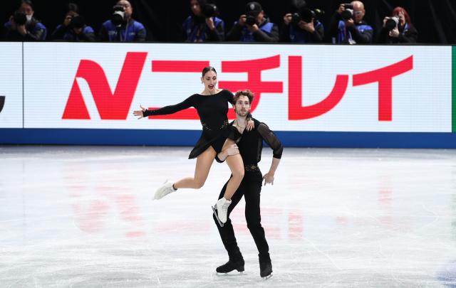 (251204) -- NAGOYA, Dec. 4, 2025 (Xinhua) -- Sara Conti (L)/Niccolo Macii of Italy compete during the pair skating short program at ISU Grand Prix of Figure Skating Final 2025 in Nagoya, Japan, Dec. 4, 2025. (Xinhua/Yue Chenxing)