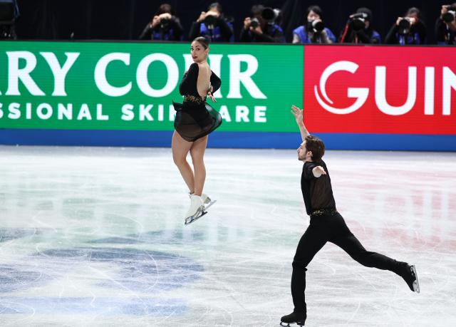 (251204) -- NAGOYA, Dec. 4, 2025 (Xinhua) -- Sara Conti (L)/Niccolo Macii of Italy compete during the pair skating short program at ISU Grand Prix of Figure Skating Final 2025 in Nagoya, Japan, Dec. 4, 2025. (Xinhua/Yue Chenxing)