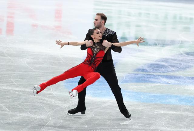 (251204) -- NAGOYA, Dec. 4, 2025 (Xinhua) -- Anastasiia Metelkina (front)/Luka Berulava of Georgia compete during the pair skating short program at ISU Grand Prix of Figure Skating Final 2025 in Nagoya, Japan, Dec. 4, 2025. (Xinhua/Yue Chenxing)