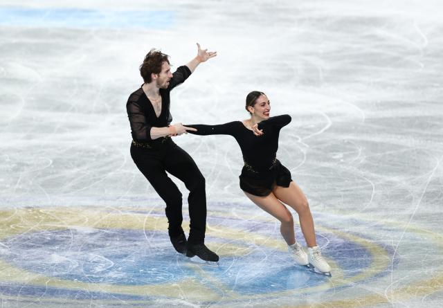 (251204) -- NAGOYA, Dec. 4, 2025 (Xinhua) -- Sara Conti (R)/Niccolo Macii of Italy compete during the pair skating short program at ISU Grand Prix of Figure Skating Final 2025 in Nagoya, Japan, Dec. 4, 2025. (Xinhua/Yue Chenxing)