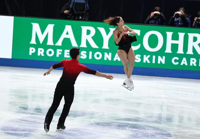 (251204) -- NAGOYA, Dec. 4, 2025 (Xinhua) -- Miura Riku (R)/Kihara Ryuichi of Japan compete during the pair skating short program at ISU Grand Prix of Figure Skating Final 2025 in Nagoya, Japan, Dec. 4, 2025. (Xinhua/Yue Chenxing)