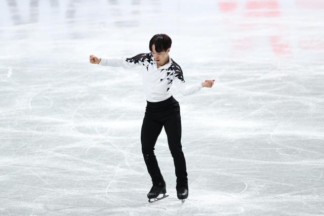 (251204) -- NAGOYA, Dec. 4, 2025 (Xinhua) -- Kagiyama Yuma of Japan competes during the men's short program at ISU Grand Prix of Figure Skating Final 2025 in Nagoya, Japan, Dec. 4, 2025. (Xinhua/Yue Chenxing)