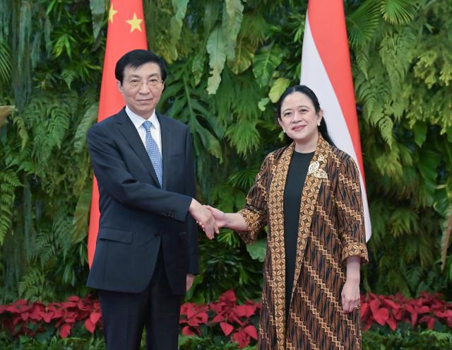 (251204) -- JAKARTA, Dec. 4, 2025 (Xinhua) -- Wang Huning, chairman of the National Committee of the Chinese People's Political Consultative Conference (CPPCC), meets with Speaker of Indonesia's House of Representatives Puan Maharani, in Jakarta, Indonesia, Dec. 3, 2025. Wang paid an official visit to Indonesia from Wednesday to Thursday at the invitation of Ahmad Muzani, chairman of the People's Consultative Assembly (MPR) of Indonesia. (Xinhua/Gao Jie)