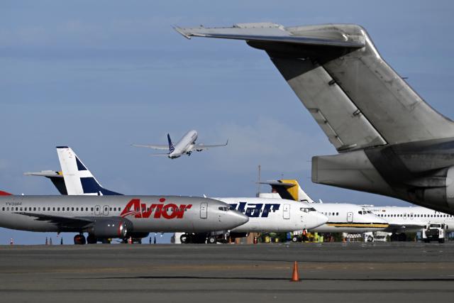 (251204) -- CARACAS, Dec. 4, 2025 (Xinhua) -- A Copa Airlines airplane takes off at Simon Bolivar International Airport in Maiquetia, Venezuela, Dec. 3, 2025. Panamanian carrier Copa Airlines has suspended Thursday and Friday flights to and from Venezuela's capital Caracas, citing a navigation signal issue reported by its pilots. (Xinhua/Li Muzi)