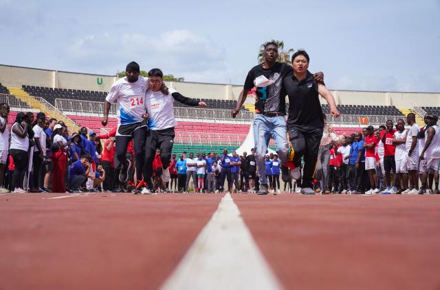 (251205) -- NAIROBI, Dec. 5, 2025 (Xinhua) -- Participants compete in the three-legged race at the China-Kenya Friendship Games in Nairobi, Kenya, on Dec. 4, 2025. The inaugural China-Kenya Friendship Games took place on Thursday in Nairobi, the capital of Kenya, as part of efforts to strengthen bilateral ties.
The day-long competition saw over 700 Chinese and Kenyan attendants from 19 Chinese companies who are members of the Kenya-China Economic and Trade Association (KCETA), featuring track and field events, as well as fun games. (Xinhua/Han Xu)